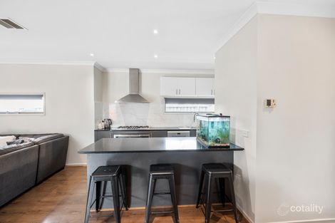 Property photo of 2 Aubisque Close Fraser Rise VIC 3336