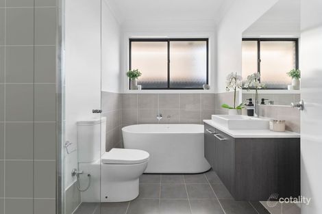 Property photo of 8 Ingall Loop Catherine Field NSW 2557