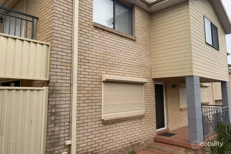 Property photo of 1/136 Greenacre Road Greenacre NSW 2190