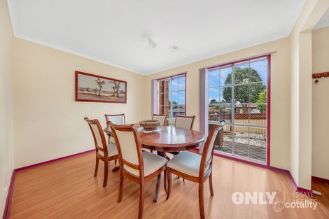 Property photo of 10 Balwyn Court Narre Warren VIC 3805