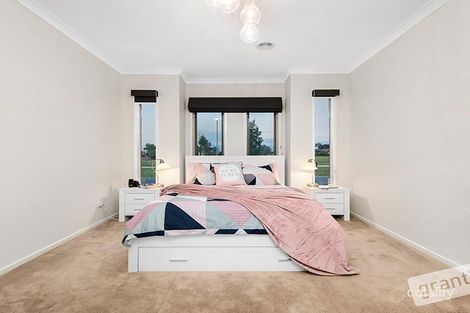 Property photo of 8 Grampian Way Clyde VIC 3978