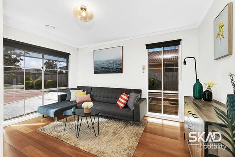 Property photo of 24 Simmonds Place Roxburgh Park VIC 3064