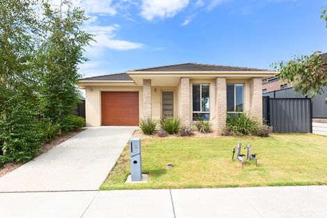 3 Viewmont Ave, Craigieburn, VIC 3064