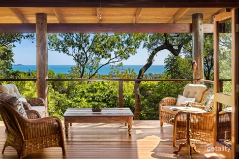 15 Stoney Creek Cl, Cannonvale, QLD 4802