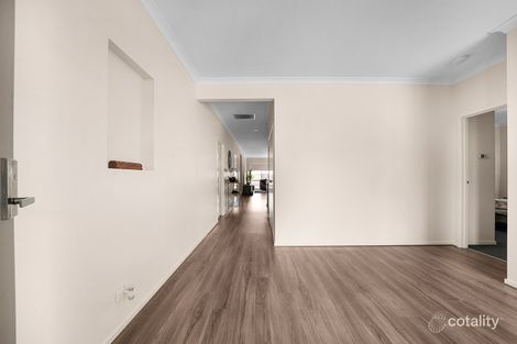 Property photo of 42 Bonhams Circuit Manor Lakes VIC 3024