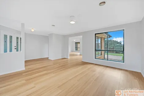 Property photo of 23 Alder Close Jerrabomberra NSW 2619