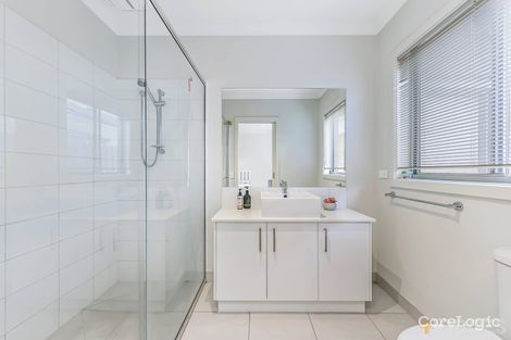 Property photo of 29 Woodright Circuit Cranbourne VIC 3977