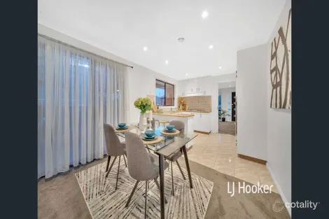 Property photo of 10 Nihila Court Hampton Park VIC 3976