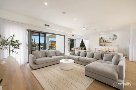 Property photo of 2 Cedar Place Broadbeach Waters QLD 4218