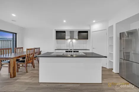Property photo of 25 Farmington Road Wyndham Vale VIC 3024