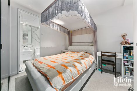 Property photo of 1108/77 Queens Road Melbourne VIC 3004