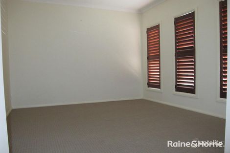 Property photo of 15 Lambertia Loop Caroline Springs VIC 3023