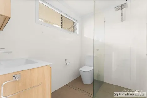 Property photo of 11 Moorshead Place Kelso NSW 2795