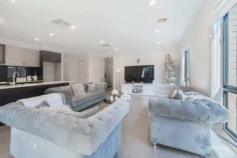 Property photo of 22 Docker Circuit Mickleham VIC 3064