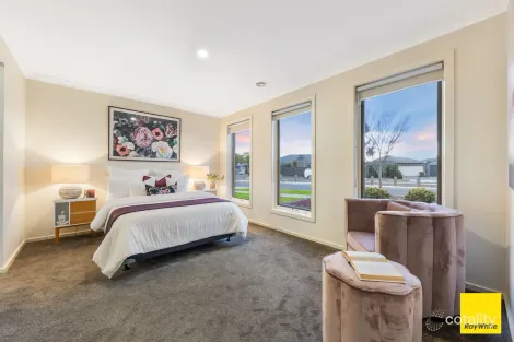 Property photo of 24 Risdon Circuit Tarneit VIC 3029