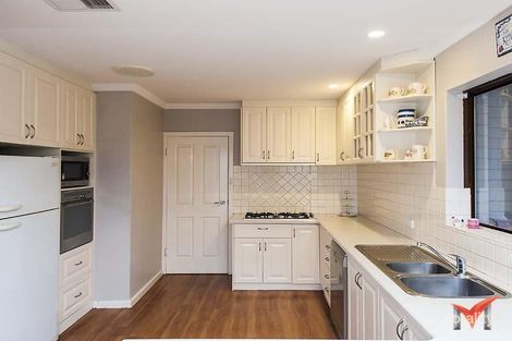 Property photo of 16 Creekview Close Rossmoyne WA 6148