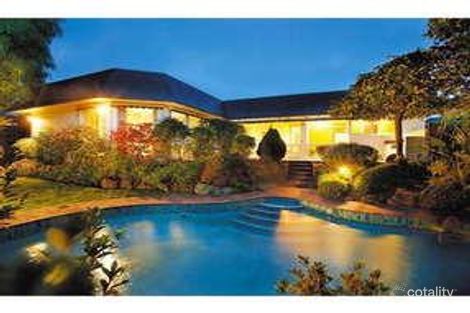Property photo of 2 Highgate Hill Toorak VIC 3142