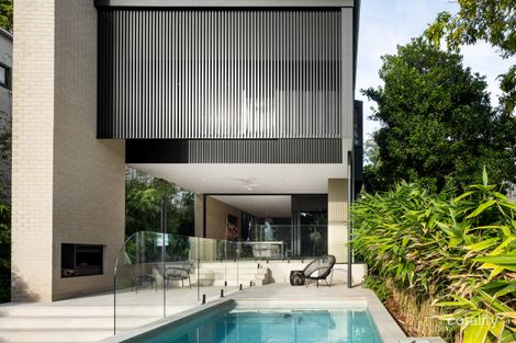 Property photo of 16 Walker Avenue Teneriffe QLD 4005