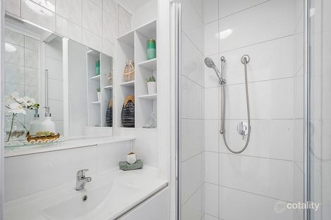 Property photo of 33 Nodding Avenue Frankston North VIC 3200