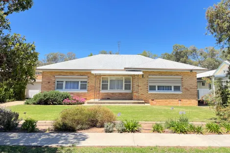 6 Alamein Ave, Warracknabeal, VIC 3393