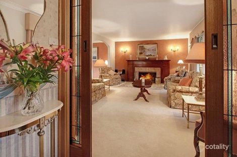 Property photo of 8 Katandra Court Mount Waverley VIC 3149