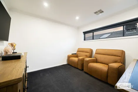 Property photo of 20 Hampshire Boulevard Leneva VIC 3691