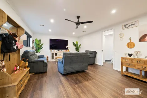 Property photo of 20 Hampshire Boulevard Leneva VIC 3691