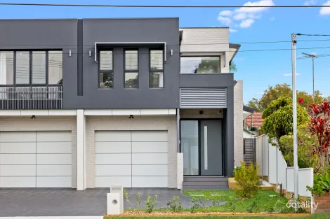 Property photo of 114B Juno Parade Greenacre NSW 2190