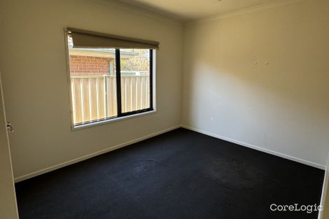 Property photo of 14 Bingin Place Craigieburn VIC 3064