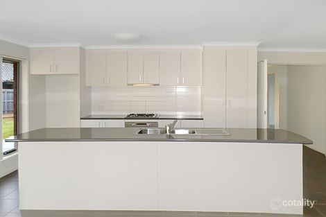 Property photo of 3 Simmons Court Sale VIC 3850
