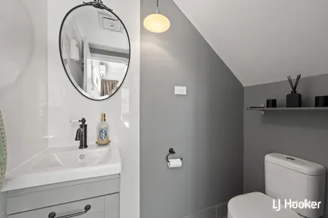 Property photo of 1/17 Higgins Place Higgins ACT 2615