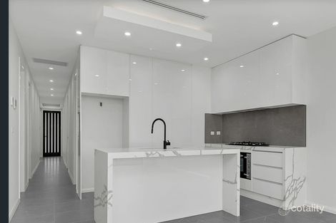 Property photo of 31 Roseneath Way Mickleham VIC 3064