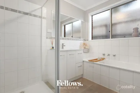 Property photo of 2 Meaby Drive Pakenham VIC 3810