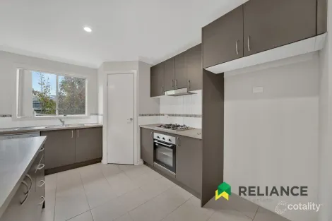 Property photo of 2 Phillip Drive Wyndham Vale VIC 3024