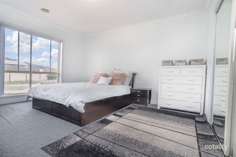 Property photo of 19 Roycroft Road Roxburgh Park VIC 3064