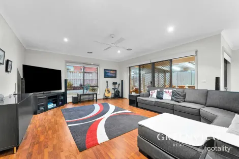Property photo of 46 Von Nida Drive Cranbourne North VIC 3977