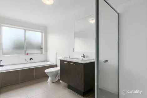 Property photo of 1/18 Chenhall Crescent Traralgon VIC 3844