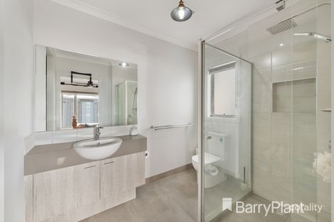 Property photo of 4 Hemel Place Strathtulloh VIC 3338