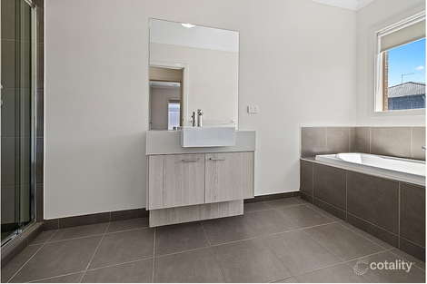 Property photo of 16 Caraleena Drive Tarneit VIC 3029