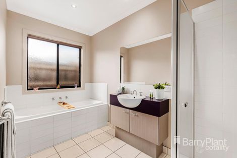 Property photo of 8 Sasha Place South Morang VIC 3752