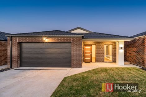 9 Saloon Cct, Clyde North, VIC 3978