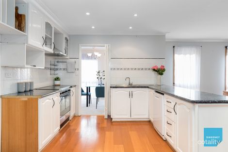 Property photo of 32 Robinsons Road Deer Park VIC 3023