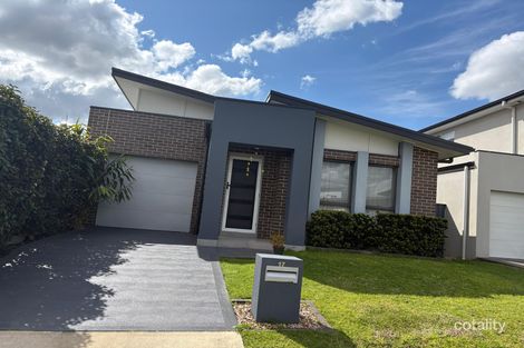 17 Kingsdale Ave, Catherine Field, NSW 2557