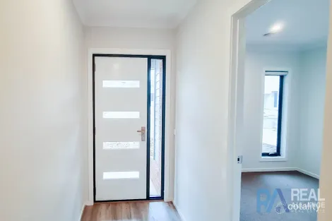 Property photo of 33 Woolly Parade Clyde North VIC 3978