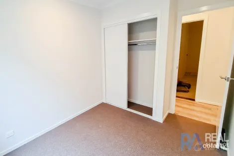 Property photo of 33 Woolly Parade Clyde North VIC 3978