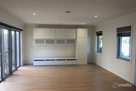 Property photo of 11 Hampden Green South Morang VIC 3752