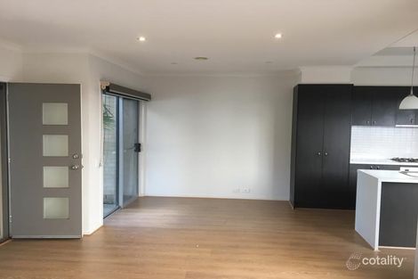 Property photo of 11 Hampden Green South Morang VIC 3752