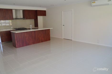 Property photo of 2/23 Jacqueline Place Pakenham VIC 3810