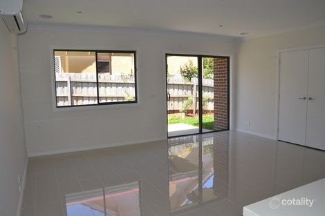 Property photo of 2/23 Jacqueline Place Pakenham VIC 3810