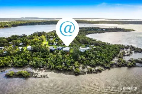 Property photo of 19 Blue Bay Crescent Macleay Island QLD 4184